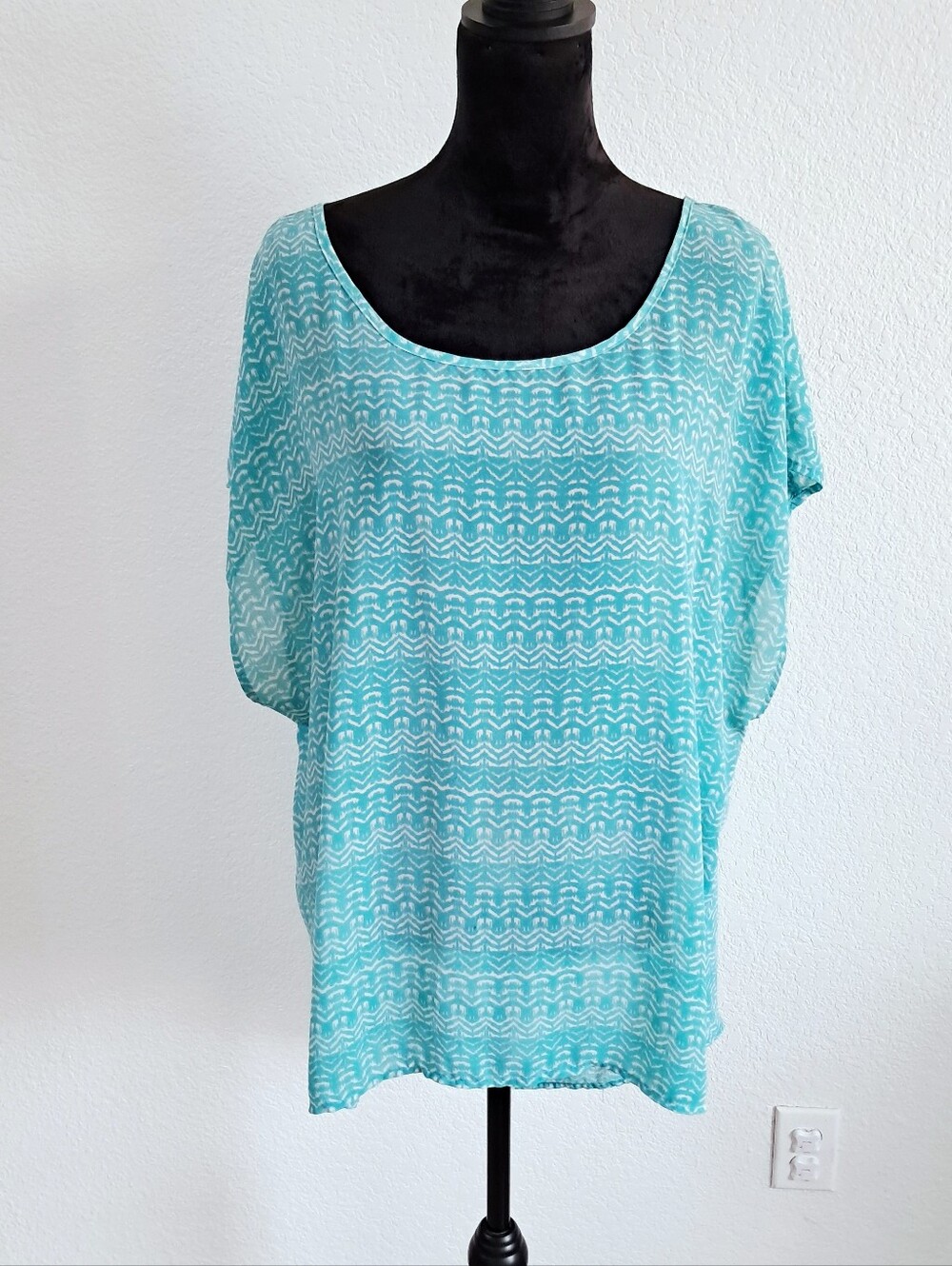Torrid 3 Aqua Blue Geometric Sheer Cap Sleeve Tunic Blouse Open Back Boho